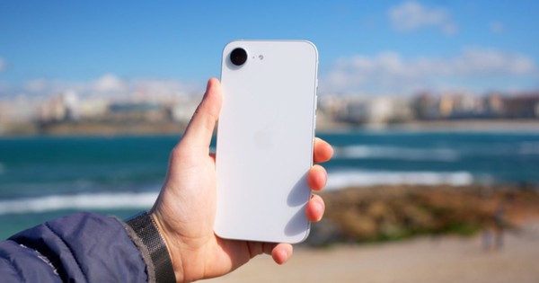 iPhone 16e bán chạy hơn Galaxy S25 Ultra!