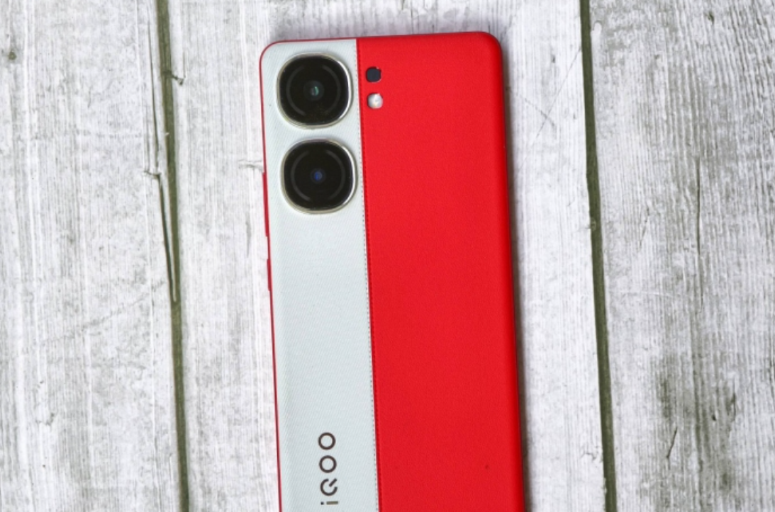 Điện thoại pin trâu, màn hình 2K, giá chưa tới 10 triệu dienthoai2.png