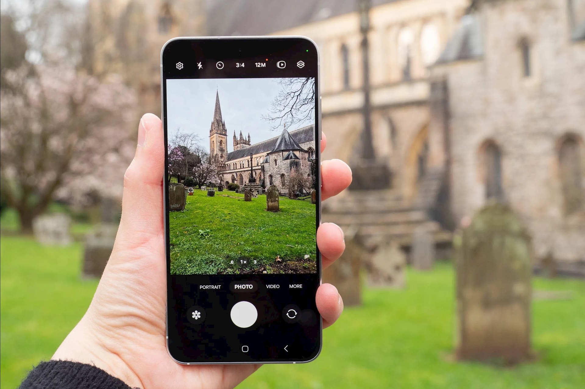 AI Phone giá rẻ “đe nẹt” iPhone 16 galaxy s24 2025