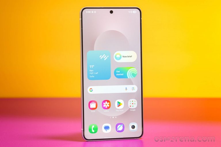 Galaxy S25 Edge giảm kỷ lục gần chục triệu đầu tháng 9, đại chiến iPhone 16 Pro Max