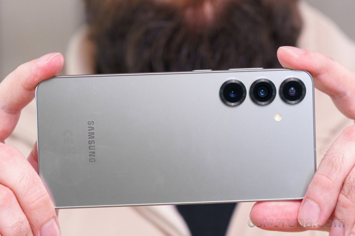 Galaxy S25 Plus rẻ sập sàn đầu tháng 9, khắc chế cứng iPhone 16 Plus, AI xịn hơn iPhone 16 Pro Max plus 17