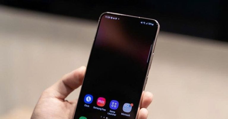 Giá rẻ như tầm trung, mạnh hơn cả iPhone 16