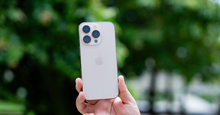 Nên mua iPhone 16 Pro Max mới hay bản cũ?