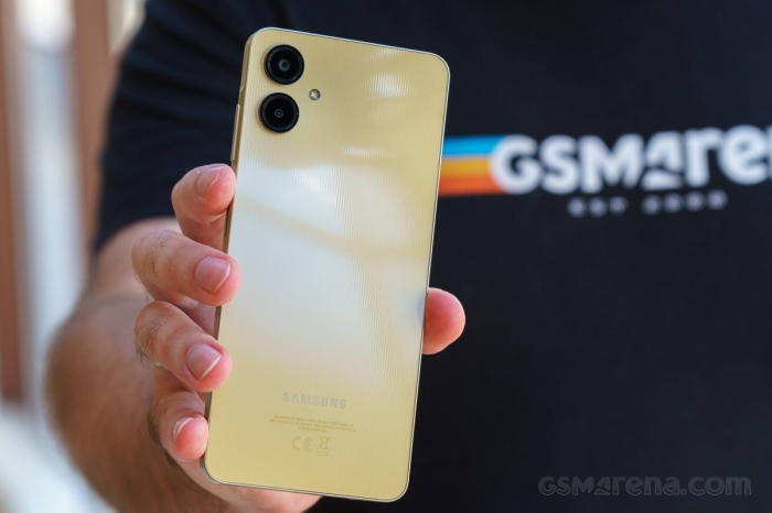 Đây là chiếc điện thoại Samsung giá chỉ 3 triệu, thiết kế cam kép đẹp như iPhone 16 Galaxy A06 5