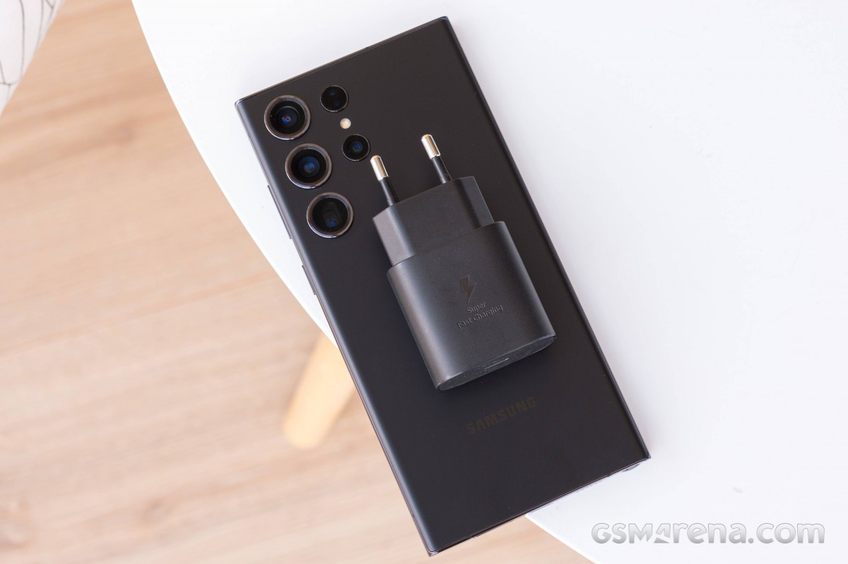 Đây là flagship màn cong cuối cùng của Samsung, trang bị vẫn cực chất lượng, giá rẻ như iPhone 16 galaxy-s23-ultra-7-1682651957.jpg