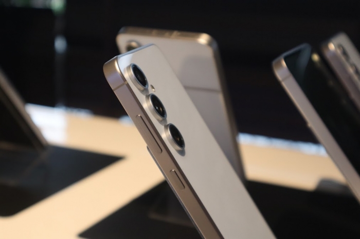 Vua AI giá mềm, hấp dẫn áp đảo iPhone 16, iPhone 17 galaxy s24 fe 6