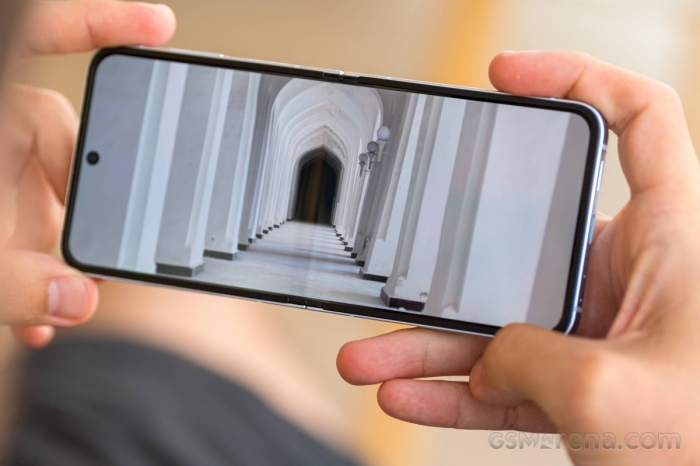 Galaxy Z Flip6 giá rẻ chưa từng có, AI xịn bỏ xa iPhone 16, smartphone gập được lòng phái đẹp galaxy z flip6 8