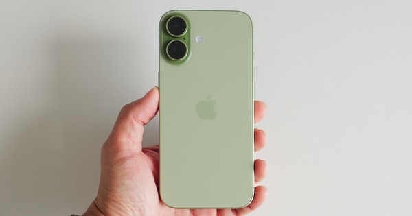 iPhone 17 bán quá chạy, “out trình” iPhone 16