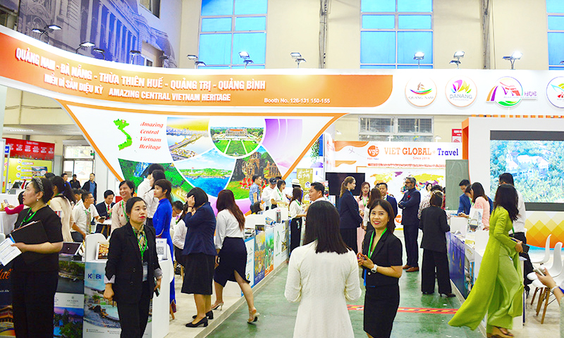 Du lịch Quảng Bình-Quảng Trị: Rộng mở chân trời mới-Bài cuối: Định vị thương hiệu du lịch vùng Quảng Bình-Quảng Trị thuộc khối liên kết “Miền di sản diệu kỳ” tham gia gian hàng quảng bá du lịch địa phương tại các hội chợ du lịch.