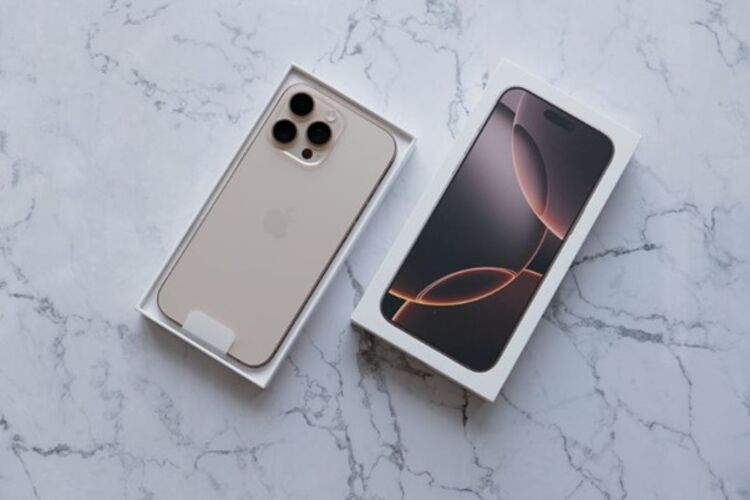 iPhone 15 Pro Max và 16 Pro Max vẫn “cháy hàng” sau khi iPhone 17 Pro Max ra mắt