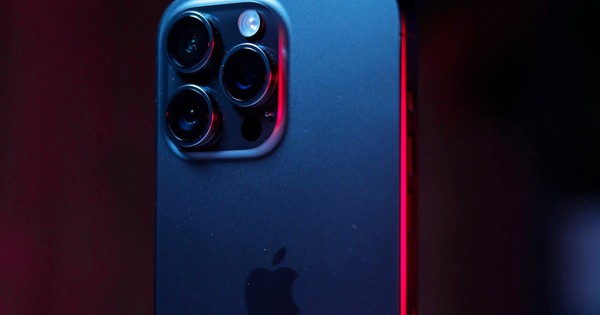 Giá iPhone 16 Pro, 16 Pro Max mới nhất giảm mạnh, rẻ chưa từng có, dân tình chọn mua thay vì iPhone 17