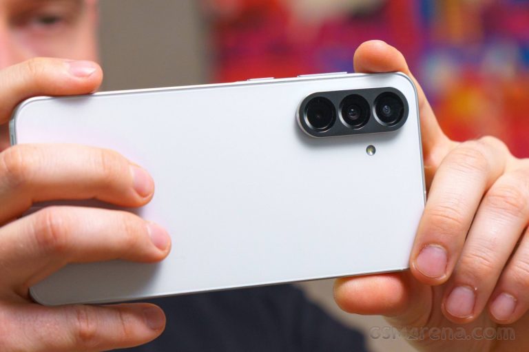 Đây vãn là vua tầm trung Android nhà Samsung với phần cứng mạnh hơn iPhone 16, so ngang iPhone 17