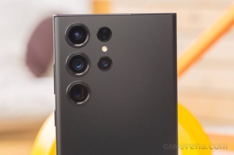 Đây là flagship màn cong cuối cùng của Samsung, trang bị vẫn cực chất lượng, giá rẻ như iPhone 16