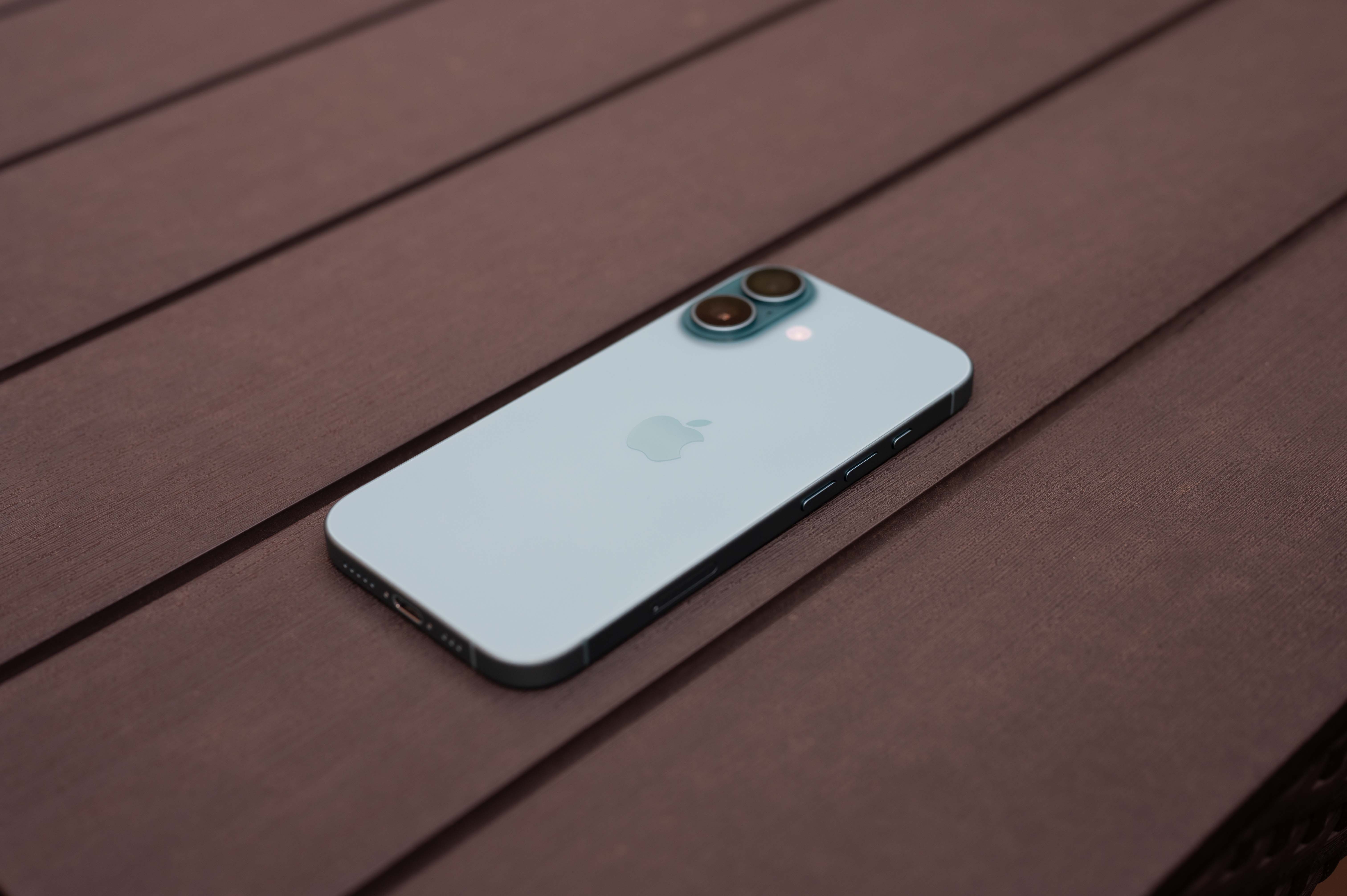 Black Friday tại MP.cz đã giảm giá những chiếc iPhone 16 và 15 tuyệt vời! Và đó chưa phải là tất cả – Jablíčkář.cz iPhone 16 LsA 15