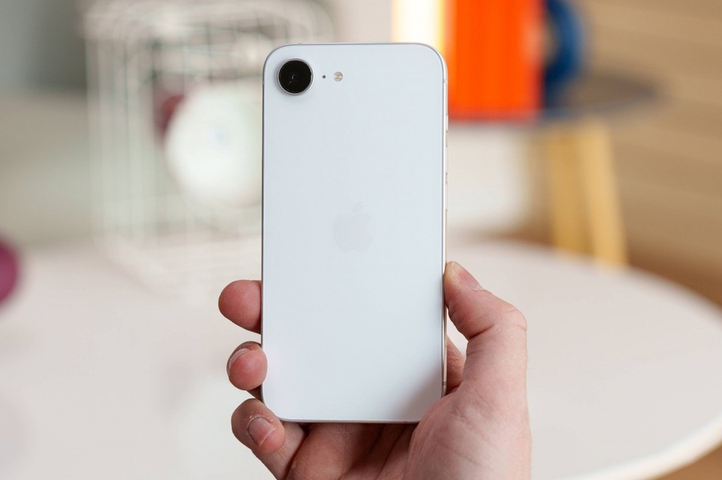 Giá iPhone 16e giảm xuống mức thấp nhất từ khi ra mắt - 2 Giá iPhone 16e giảm xuống mức thấp nhất từ khi ra mắt - 2