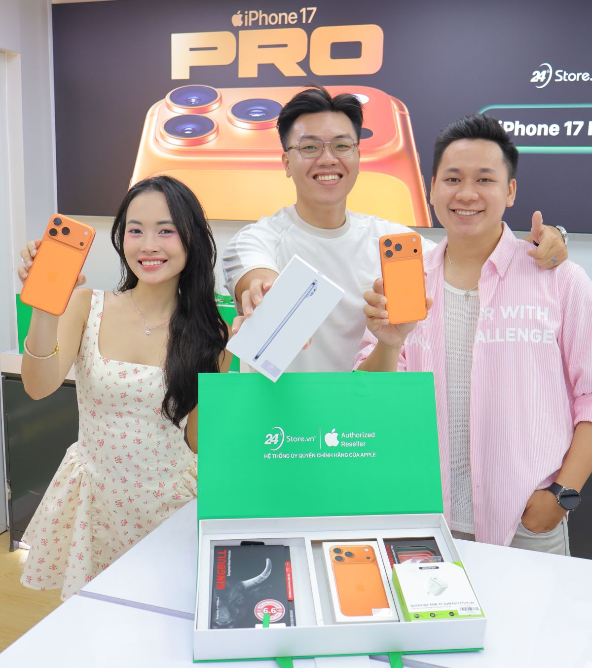 Mua iPhone 17 “ẵm” thêm AirPods 4 tại 24hstore- Ảnh 3. Mua iPhone 17 “ẵm” thêm AirPods 4 tại 24hstore- Ảnh 3.