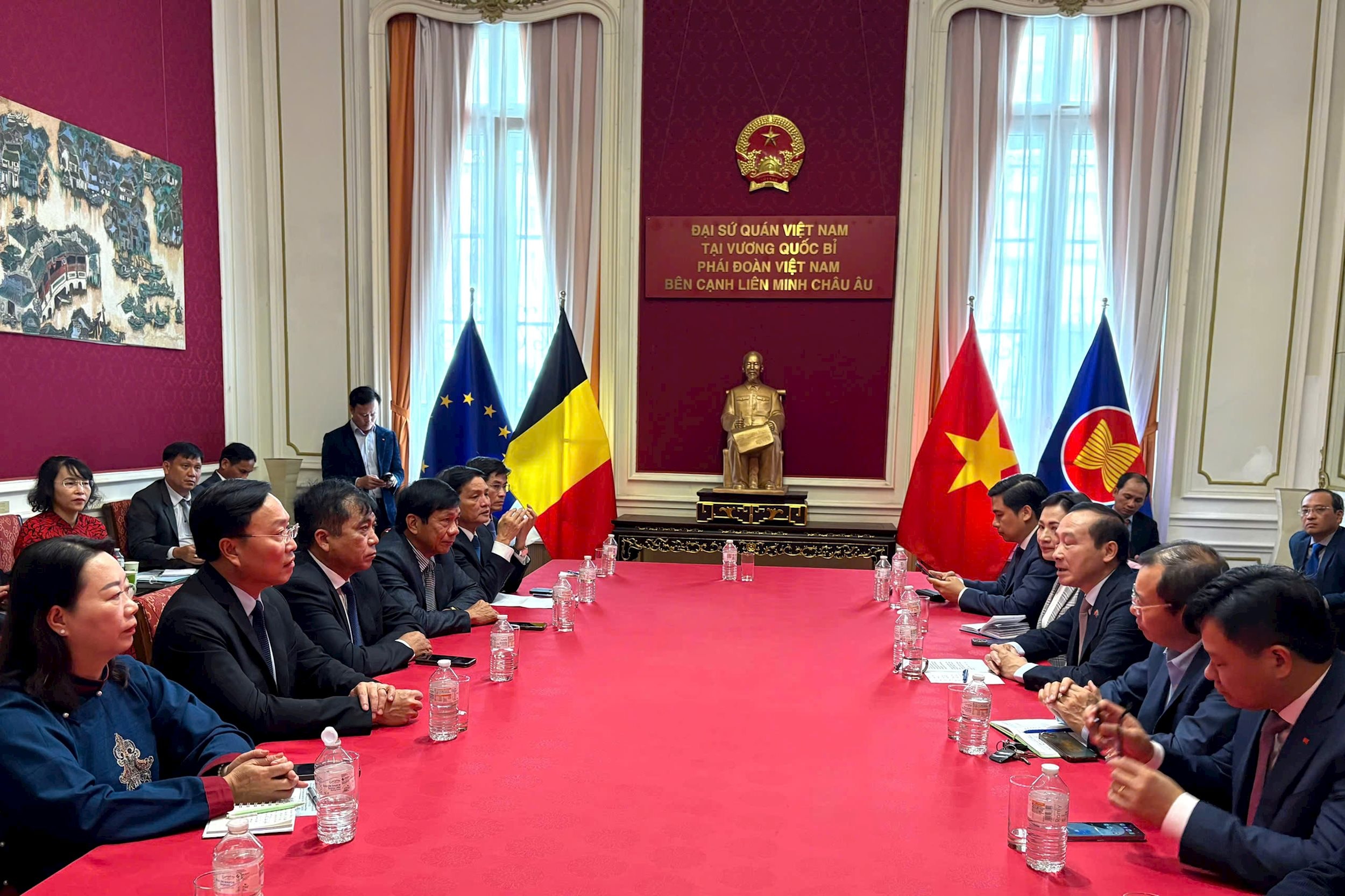 Quảng Bình xúc tiến đầu tư và quảng bá du lịch tại Bỉ z6681143811402_3e91533d21e68459ea6901dfe60f6efa.jpg