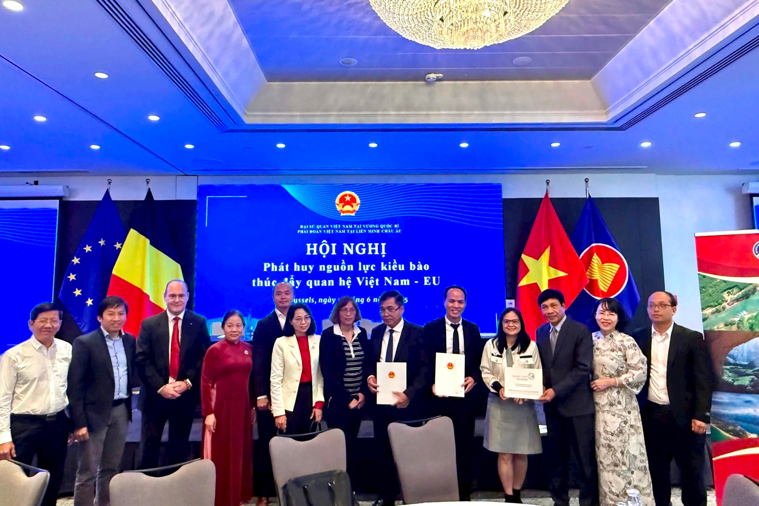 Quảng Bình ký kết ghi nhớ hợp tác phát triển du lịch với đối tác tại châu Âu z6684282900182_cd7174338a11916c2b165788296f7799.jpg