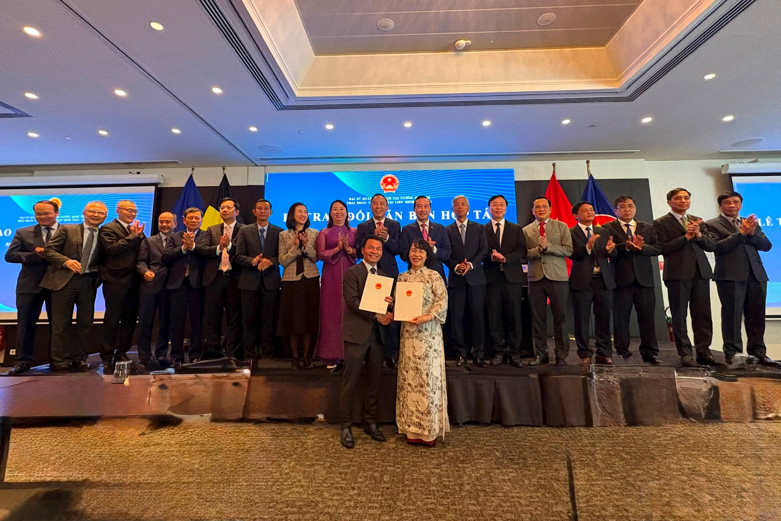 Quảng Bình ký kết ghi nhớ hợp tác phát triển du lịch với đối tác tại châu Âu z6684283178998_99d5da0454bb71fc18562dd90164665b.jpg