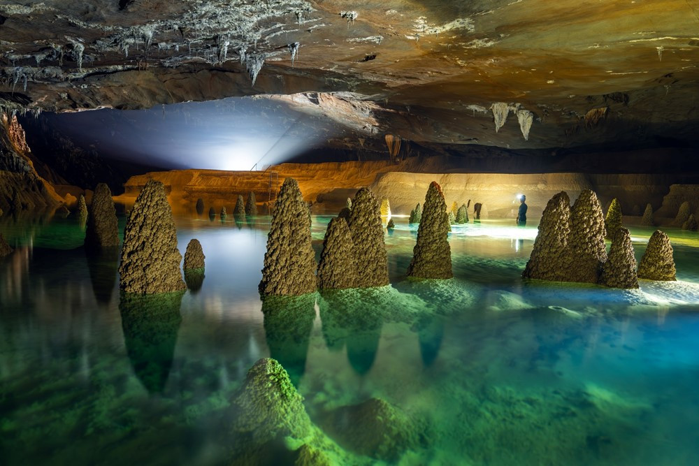 Tour du lịch 'đắt nhất Việt Nam' kín khách đến hết 2027, có tiền chưa chắc đã đi được - ảnh 2