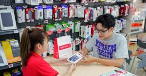 iphone 16e giam sau khi mua kem goi cuoc 5g viettel tai cellphones 2131