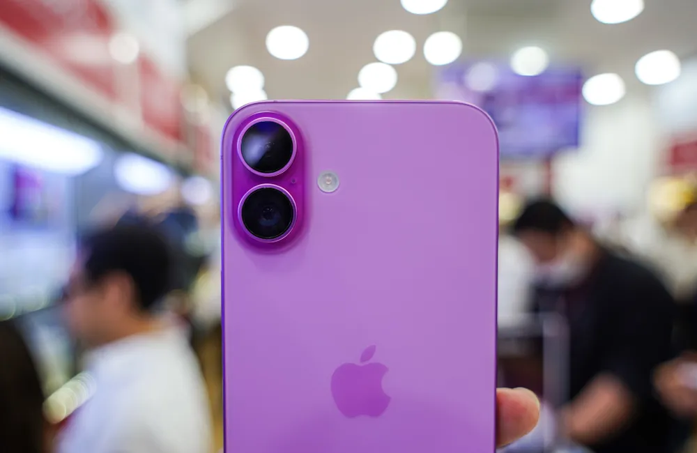 iPhone 16 dẫn đầu bảng xếp hạng top 10 smartphone bán chạy nhất thế giới trong quý 3 năm 2025. Ảnh: TIỂU MINH iPhone 16 dẫn đầu bảng xếp hạng top 10 smartphone bán chạy nhất thế giới trong quý 3 năm 2025. Ảnh: TIỂU MINH