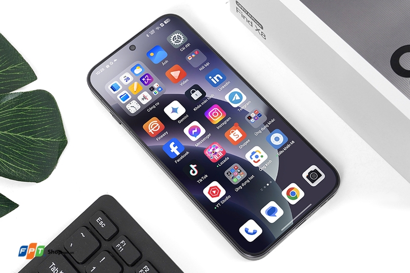 Chiếc flagship nào mang đến trải nghiệm tốt hơn trong năm 2025? so sánh OPPO Find X8 và iPhone 16 2.jpg