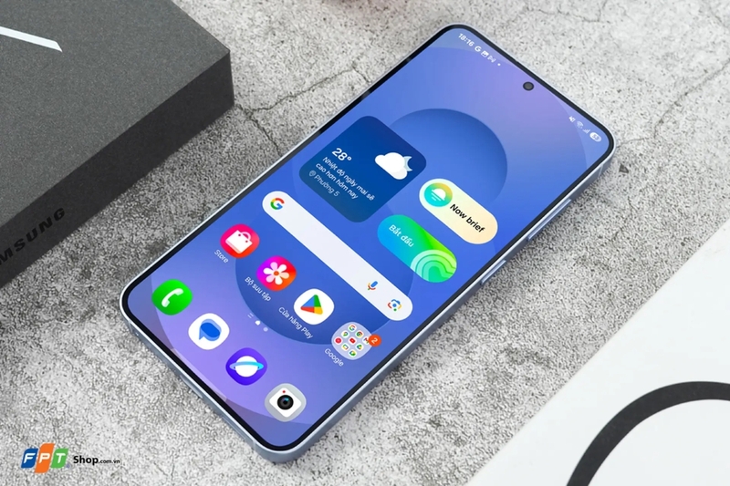 So sánh Galaxy S25 và iPhone 16 hình 5