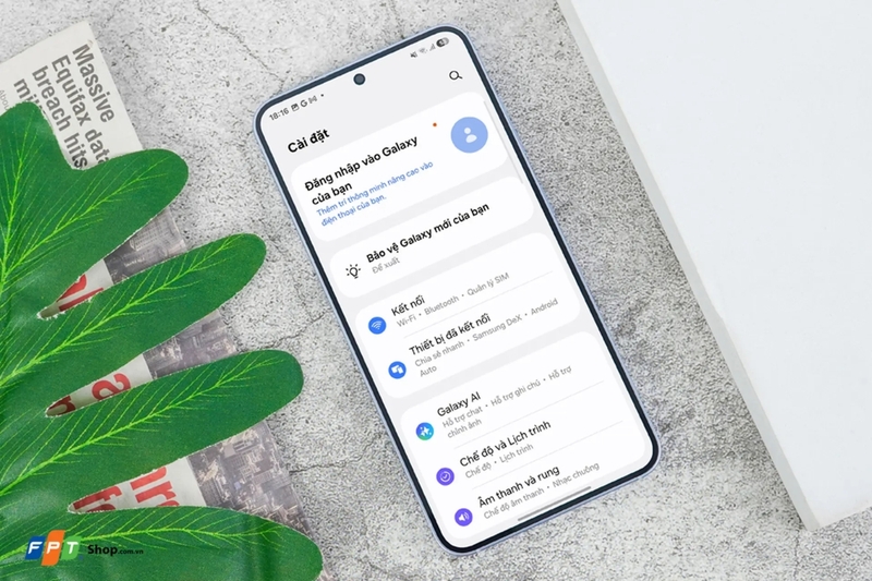 So sánh Galaxy S25 và iPhone 16 hình 7