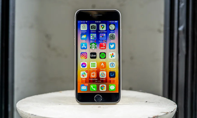 So sánh iPhone 16 và iPhone SE 2022 - hình 3