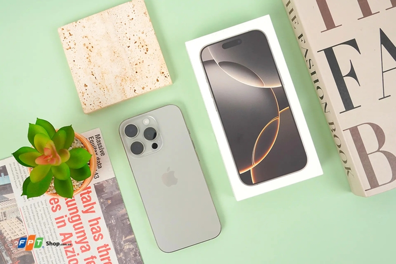 Thiết kế, hiệu năng và camera So sánh Pixel 10 Pro và iPhone 16 Pro 2