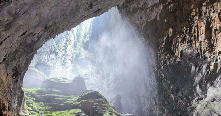 Tour du lịch mạo hiểm cháy vé đến tận năm 2027