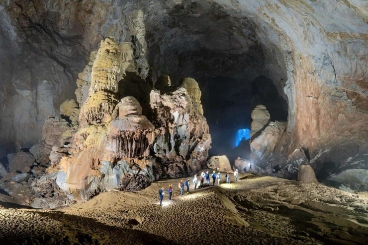 Hang Sơn Đoòng được kỷ lục Guinness ghi nhận là hang động tự nhiên lớn nhất thế giới