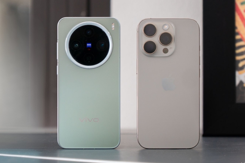 Về phần mềm và hệ sinh thái: iOS vẫn giữ được lợi thế lâu dài