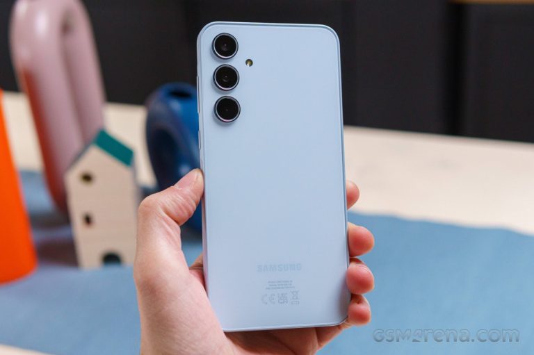 Mẫu smartphone này mang đến màn lớn xịn hơn iPhone 16 Plus với giá rẻ nhất Việt Nam,