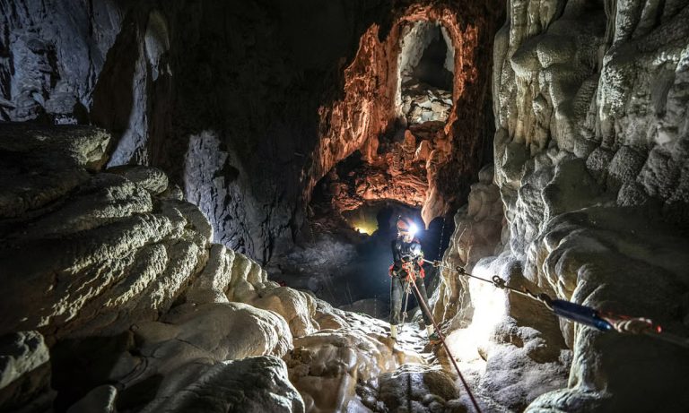 Bao nhiêu khách đã chinh phục hang Sơn Đoòng?