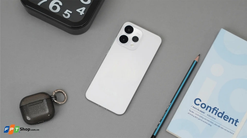 So sánh Oppo Reno15 và iPhone 16 Pro hình 2