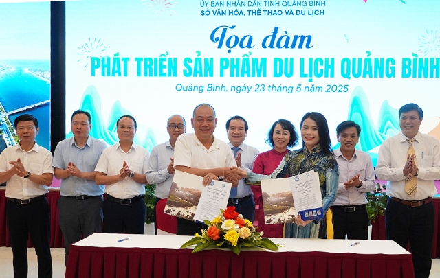 Trung tâm Xúc tiến du lịch Quảng Bình ký kết với Câu lạc bộ lữ hành UNESCO Hà Nội.