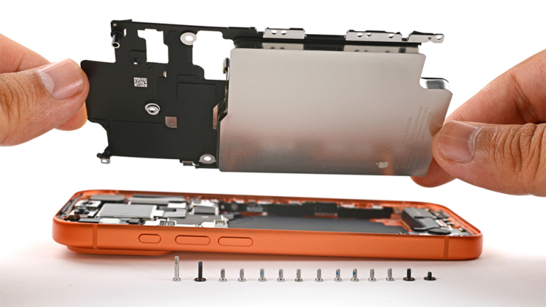 Viên pin của iPhone 17 Pro Max có giá chỉ 12 USD, nhưng Apple lại tính phí thay pin 119 USD | VnReview