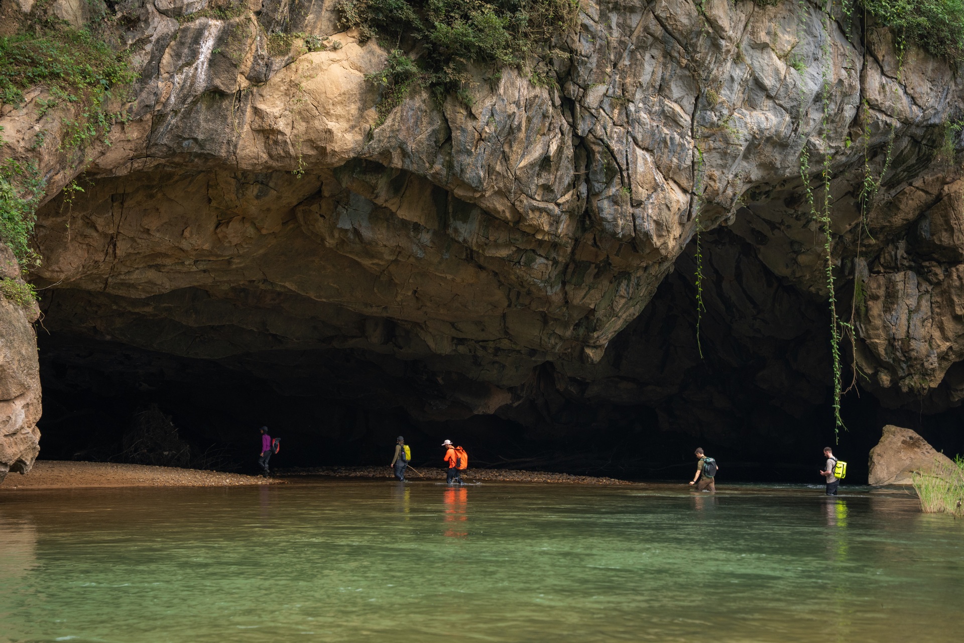 Khám phá một trong những hang động lớn nhất thế giới ở Quảng Trị - 4 Khám phá một trong những hang động lớn nhất thế giới ở Quảng Trị - 4