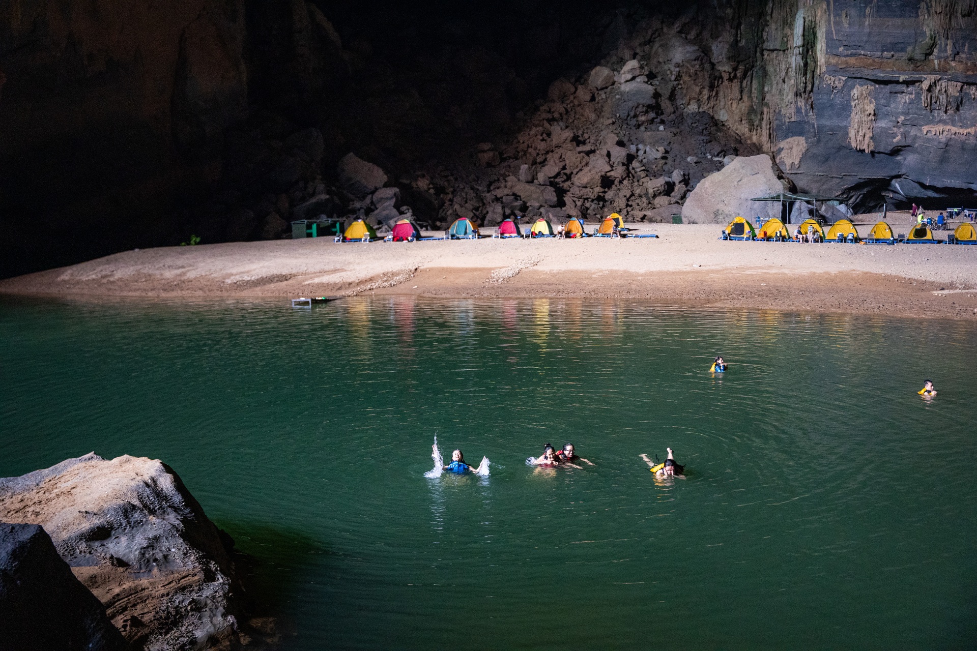 Khám phá một trong những hang động lớn nhất thế giới ở Quảng Trị - 8 Khám phá một trong những hang động lớn nhất thế giới ở Quảng Trị - 8