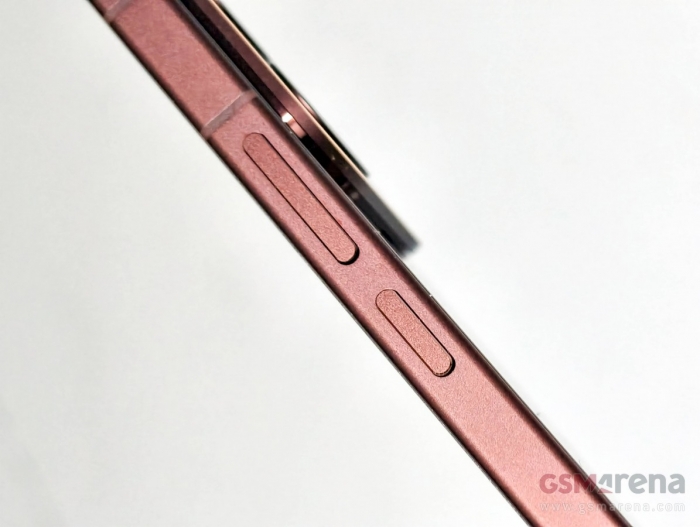 vivo V70 ra mắt, iPhone 17 Pro Max lao dốc, iPhone 16 Plus hấp dẫn vivo 13